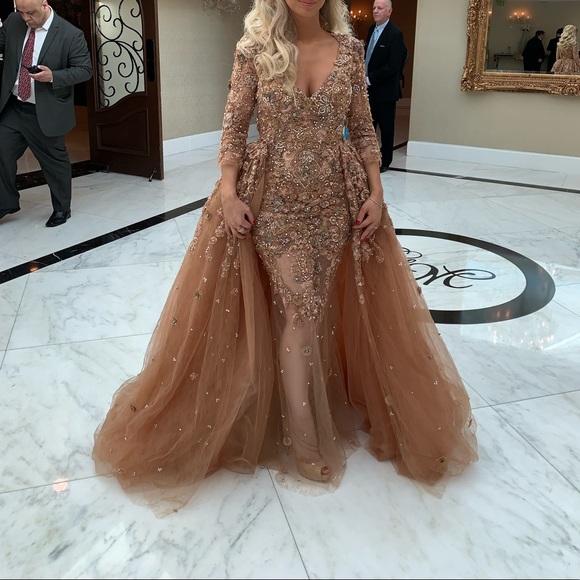 Albina Dyla Couture (beige) - Picture 2 of 3